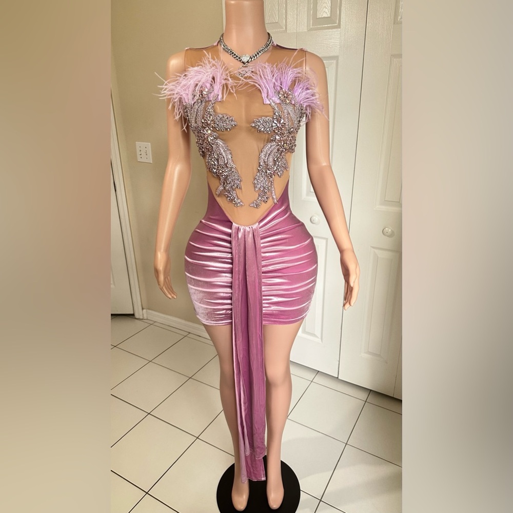 Feather & Rhinestone detail

Zippered back

Has stretch

Fits true to size